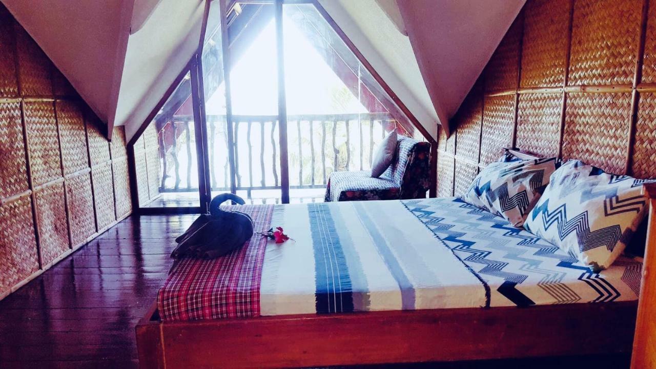 White Beach Front And Cottages Buruanga Esterno foto